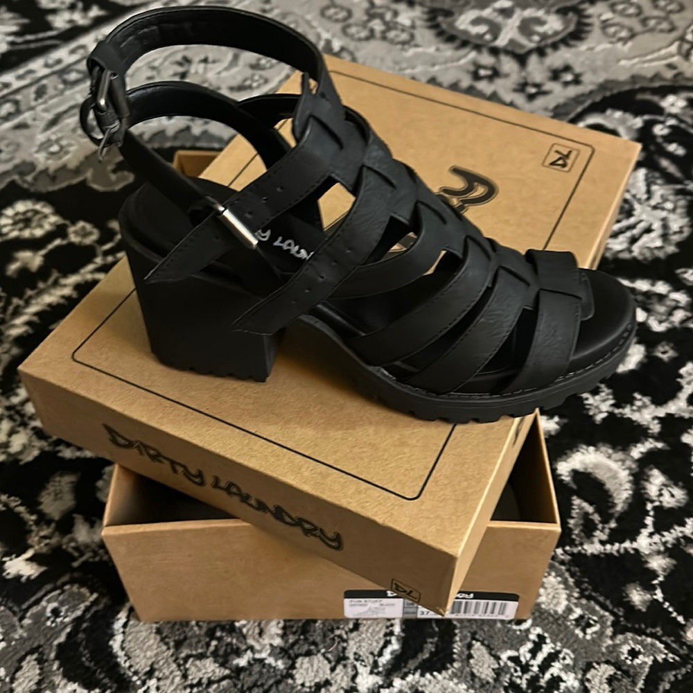 Dirty laundry chunky sandals NWT